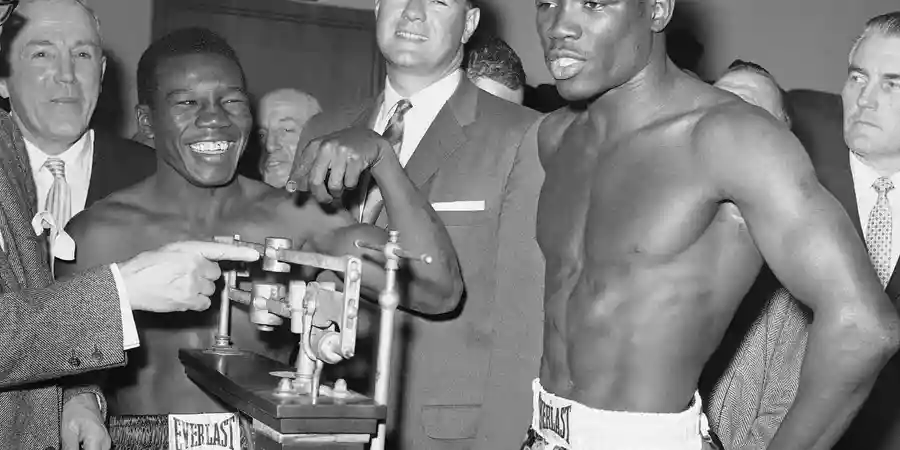 emile-griffith-benny-paret-weighing