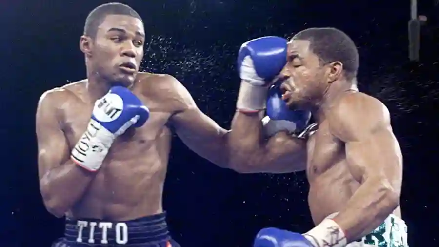 felix-trinidad-striking-the-opposing-player