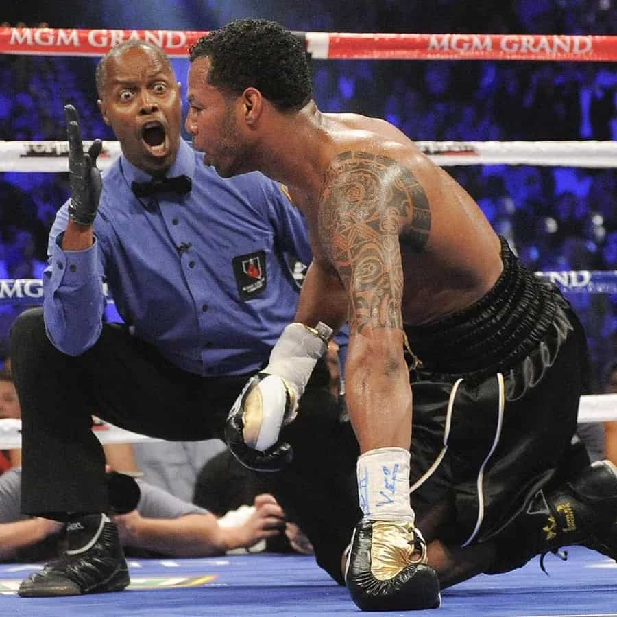 shane-mosley-with-shouting-referee