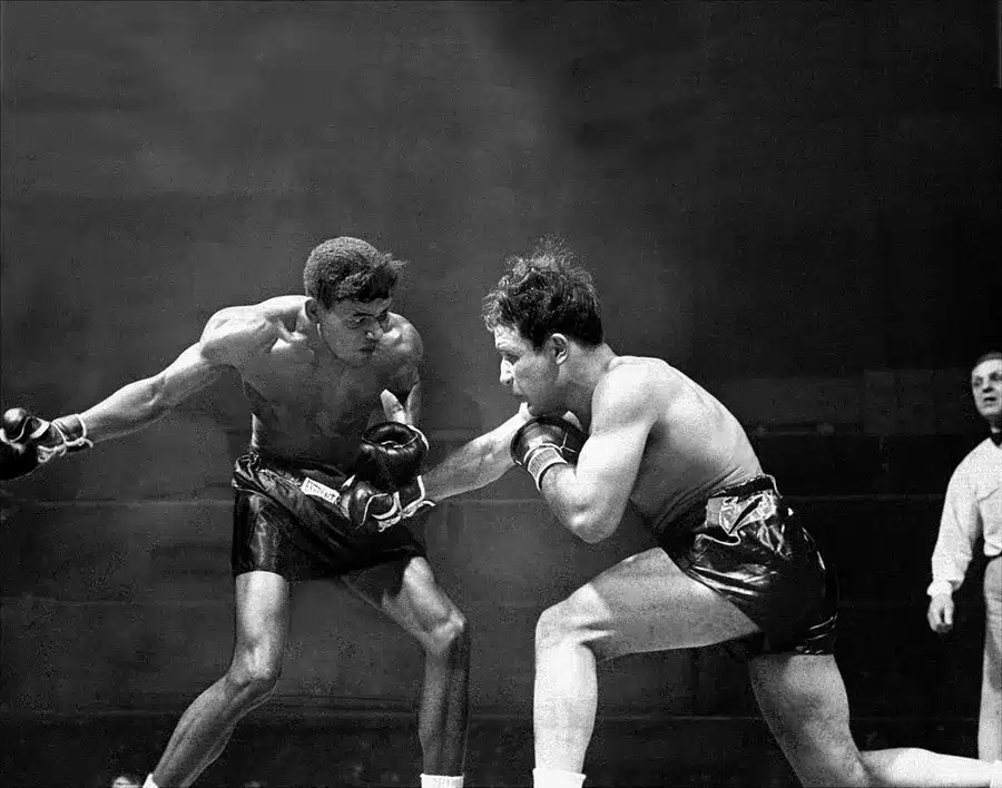 sugar-ray-robinson-fighting-jake-lamotta